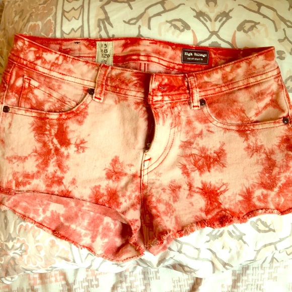 Volcom tie dye shorts - Picture 1 of 2